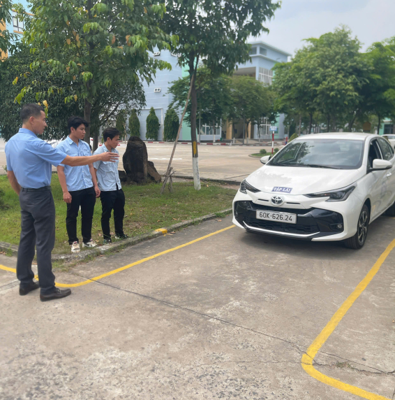 Khóa học lái xe hạng C1