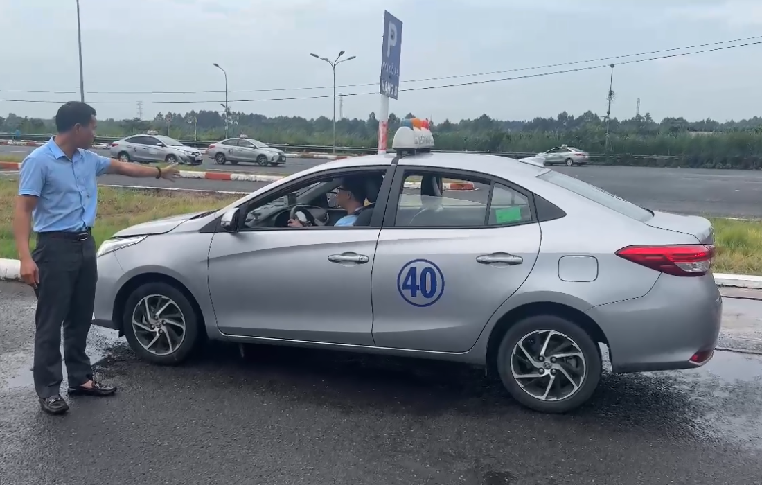 Trải nghiệm thực hành lái xe an toàn cùng giảng viên tận tâm và thiết bị hiện đại!